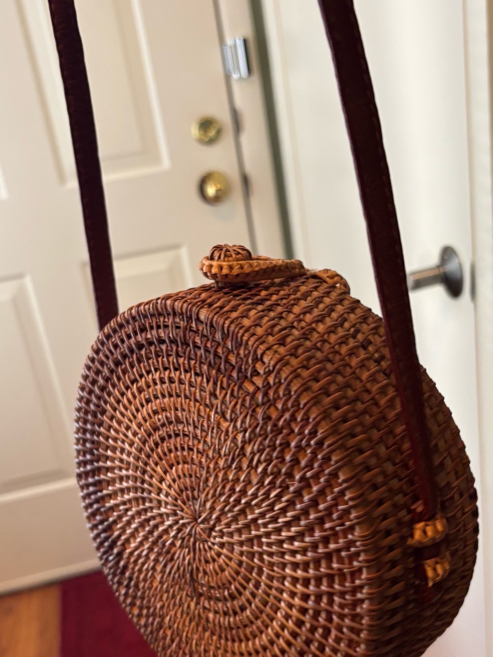 Round Woven Crossbody Bag in Brown — Classic Rattan Style